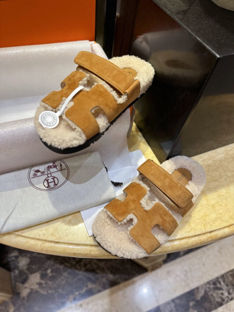Hermès Unisex Shearling Shoes detail 4