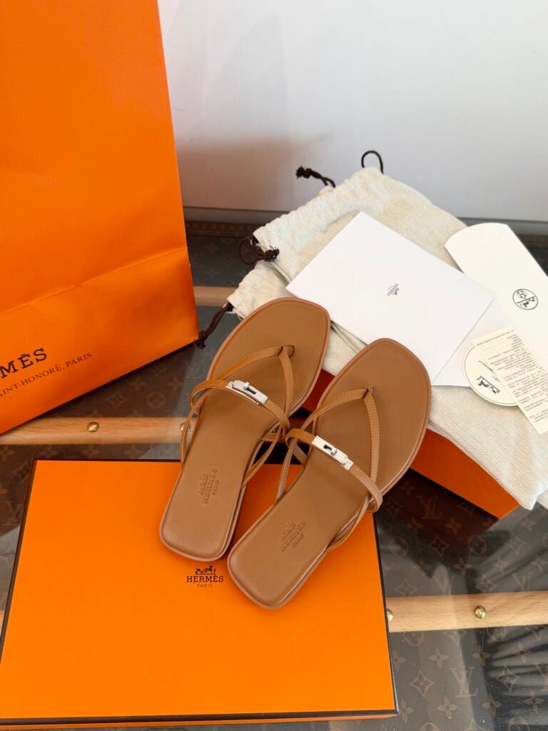 Hermès Women's Sneakers detail 4