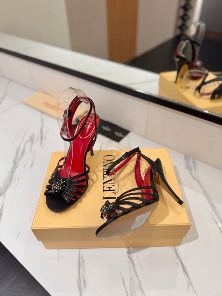 Valentino Garavani Women's High-Heel Pumps detail image 4
