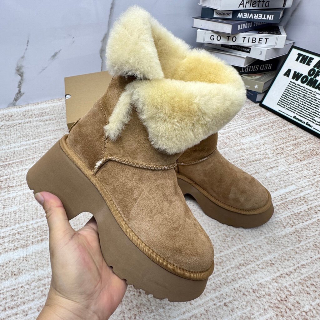 UGG Unisex Snow Boots detail 4