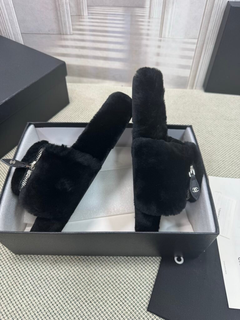 Chanel Unisex Shearling Shoes detail 4