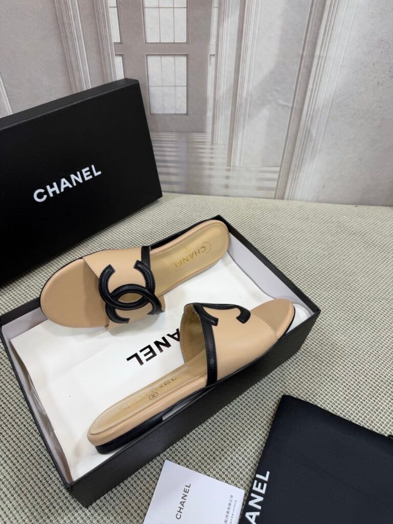 Chanel Unisex Slides detail image 4
