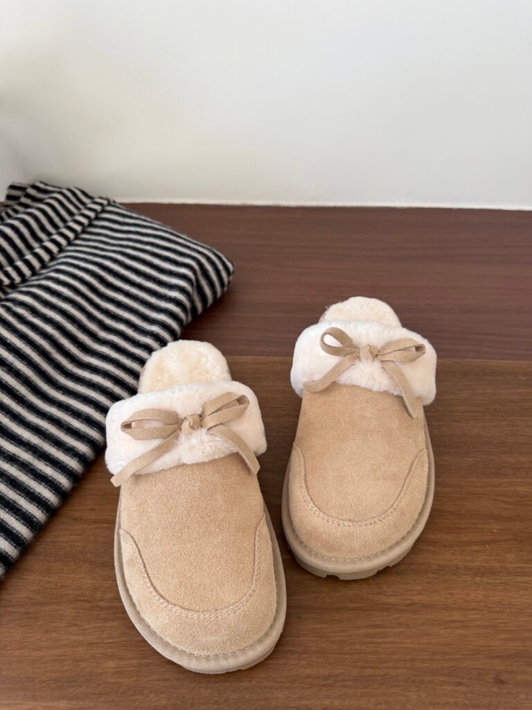 UGG Unisex Athletic Sneakers detail image 4