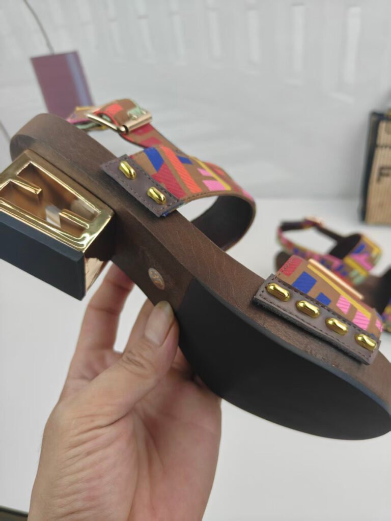 Fendi Unisex Sneakers detail 4