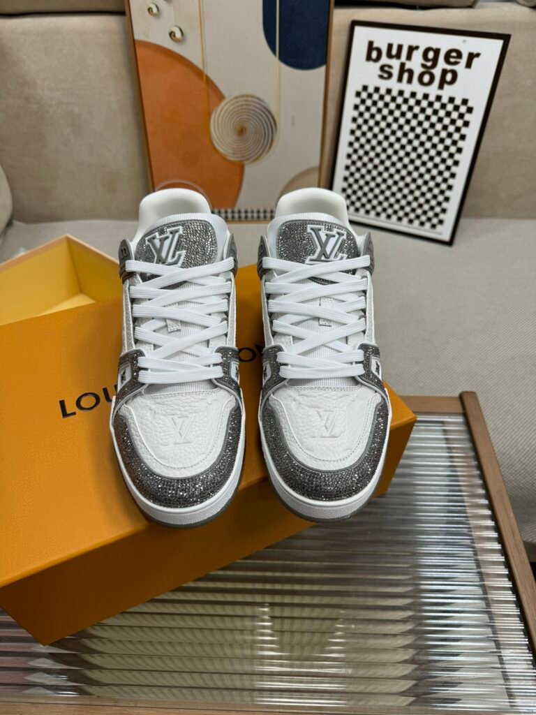 Louis Vuitton Unisex Low-Top Sneakers detail 4