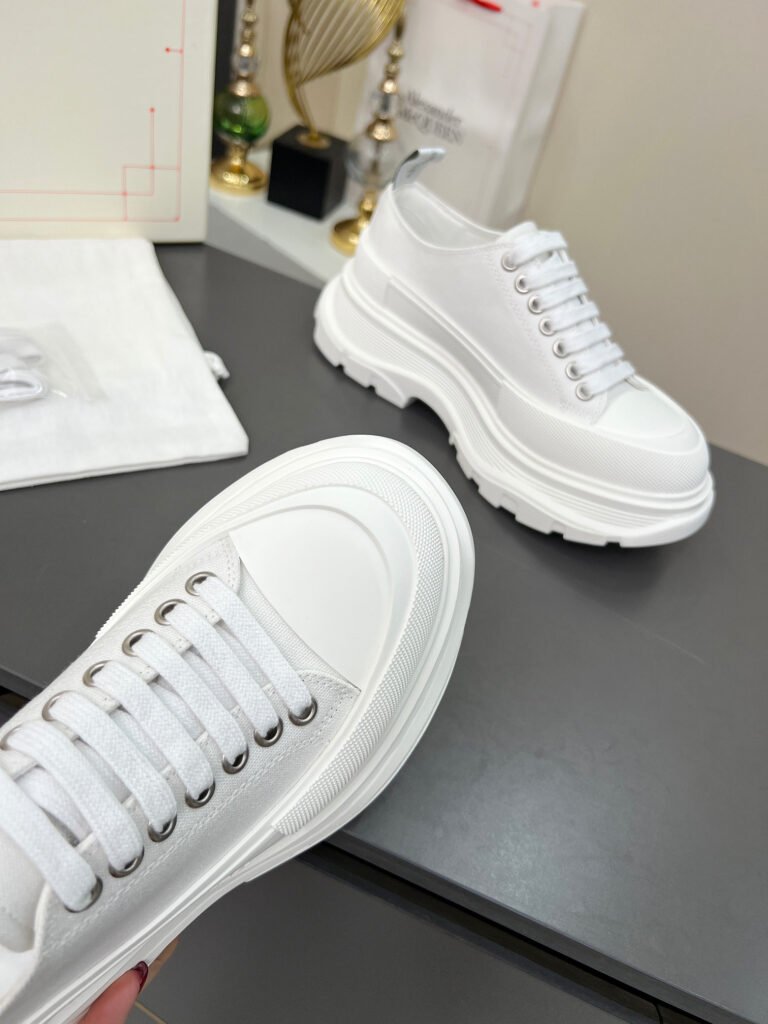Alexander McQueen Unisex Sneakers detail image 4