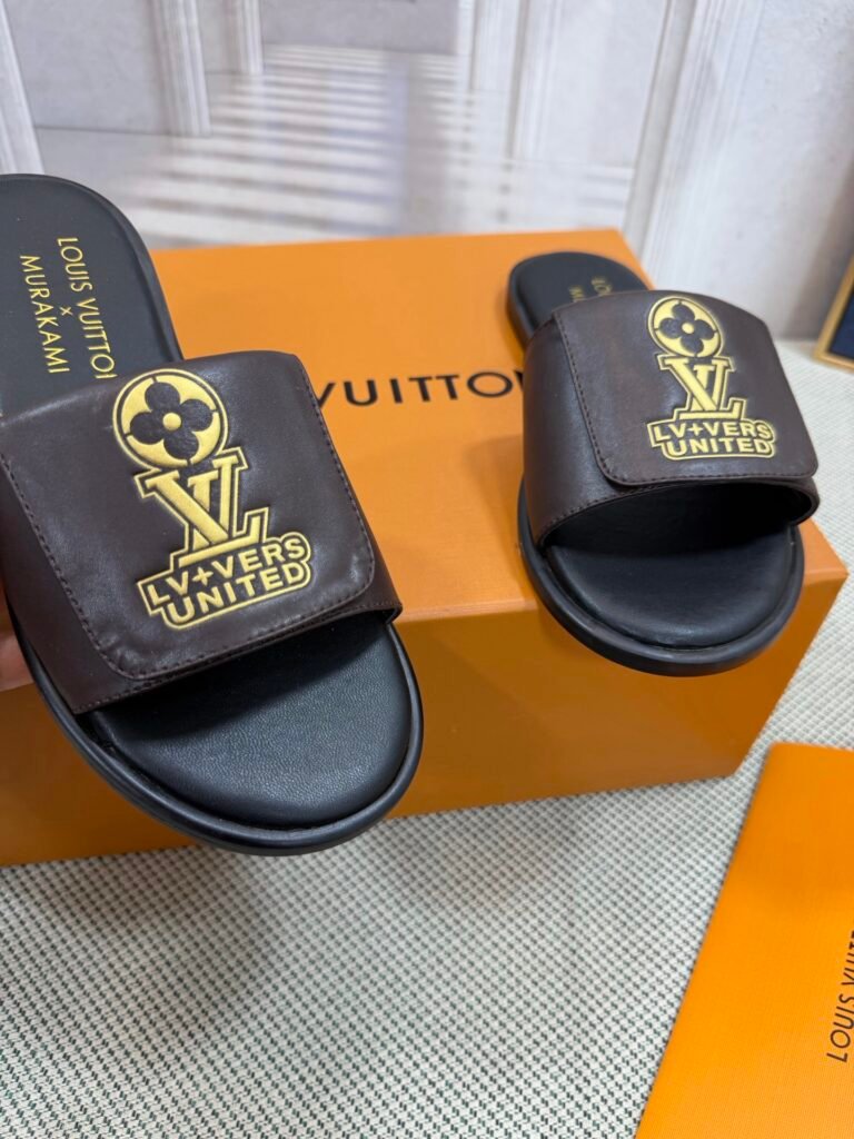 Louis Vuitton Unisex Slides detail 4
