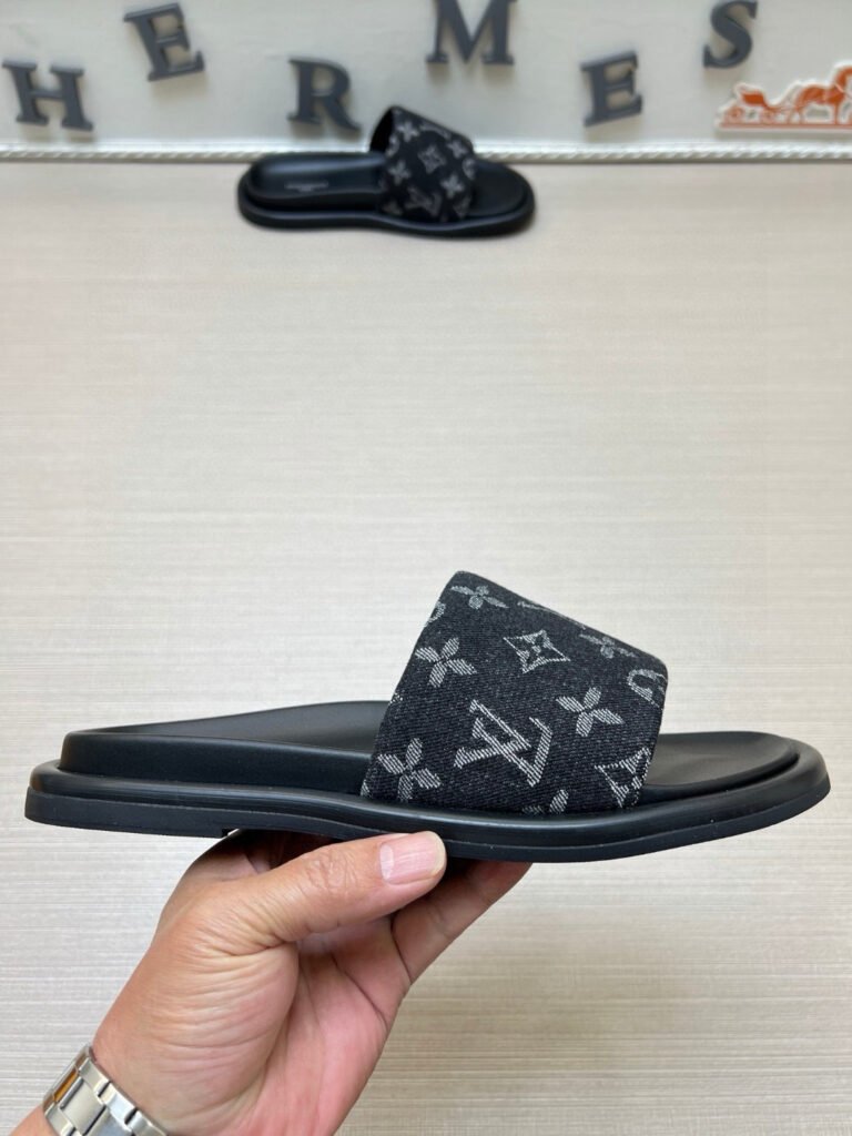 Louis Vuitton Unisex Slides detail image 4