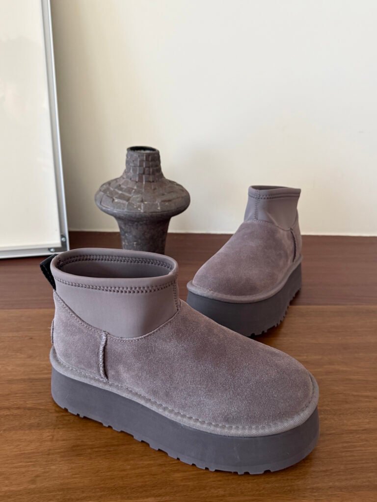 UGG Unisex Boots detail image 4