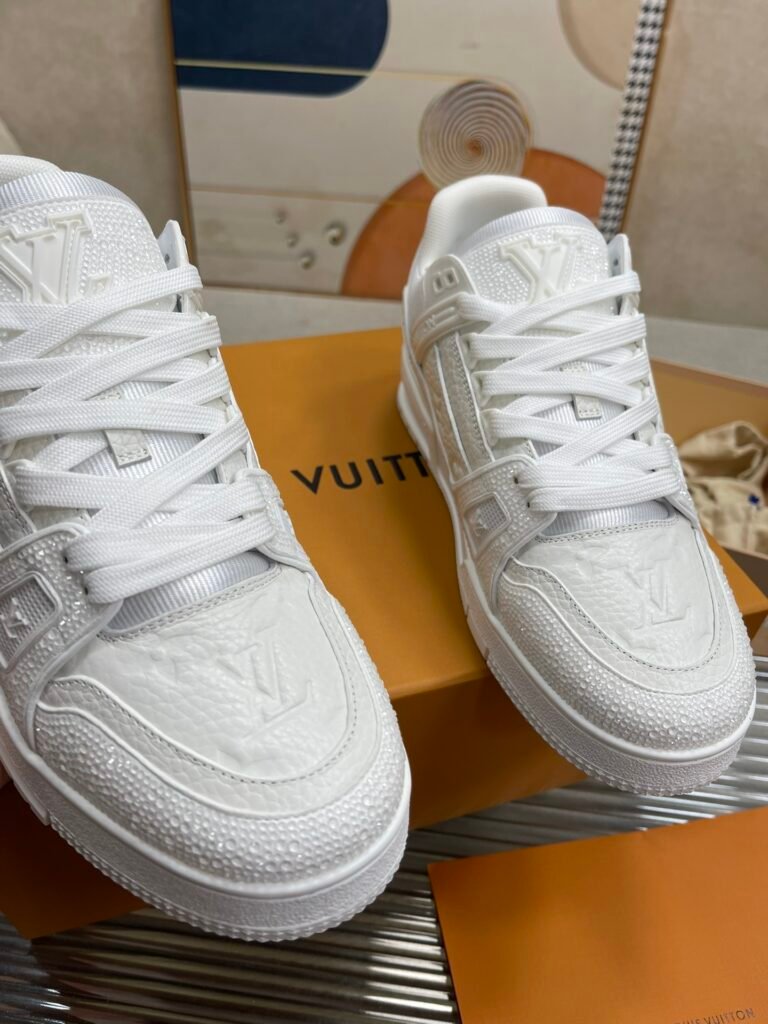 Louis Vuitton Unisex Low-Top Sneakers detail image 4