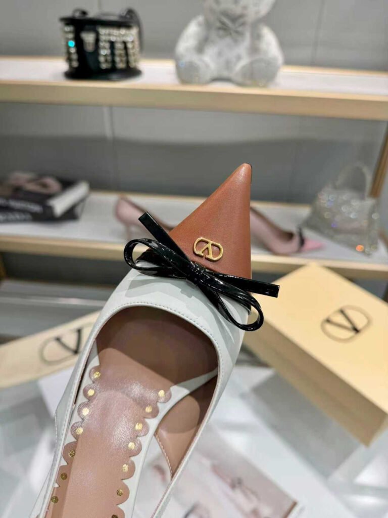 Valentino Garavani Unisex Sneakers detail 4