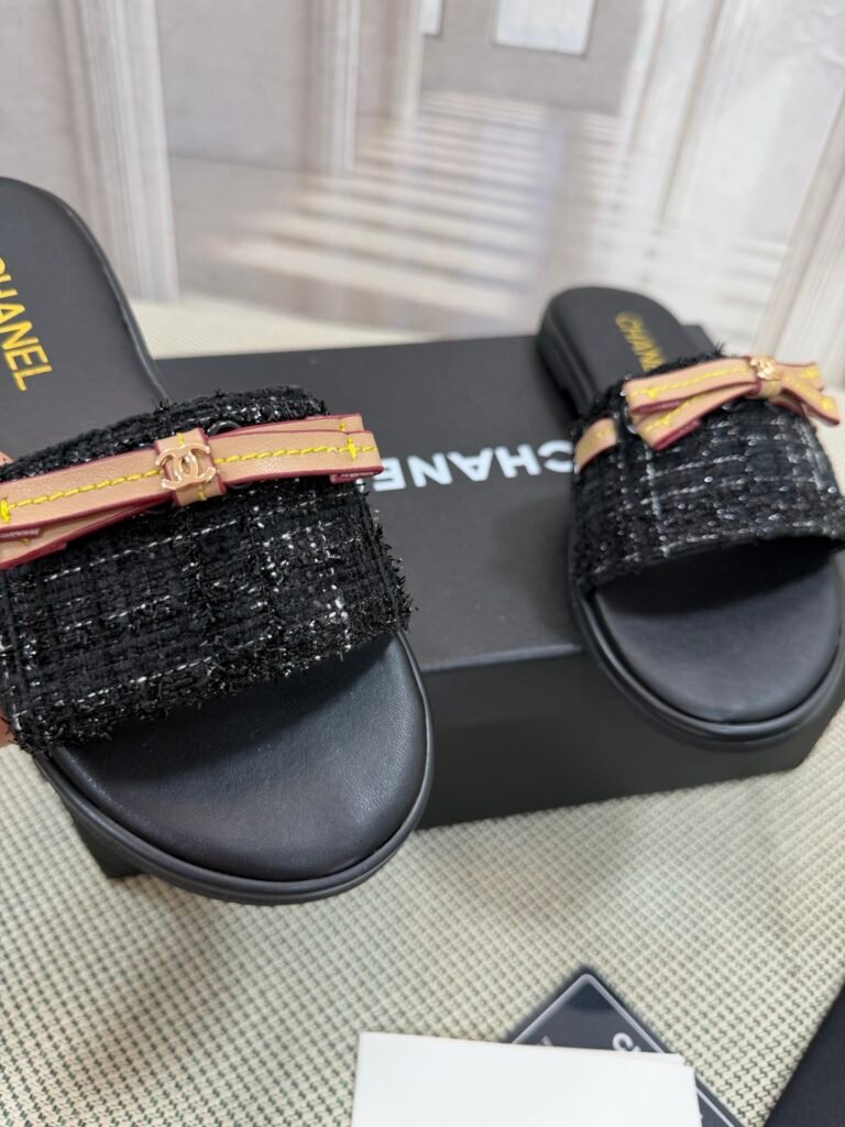 Chanel Women's Slides detail image 4