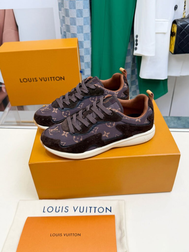 Louis Vuitton Unisex Athletic Sneakers detail image 4