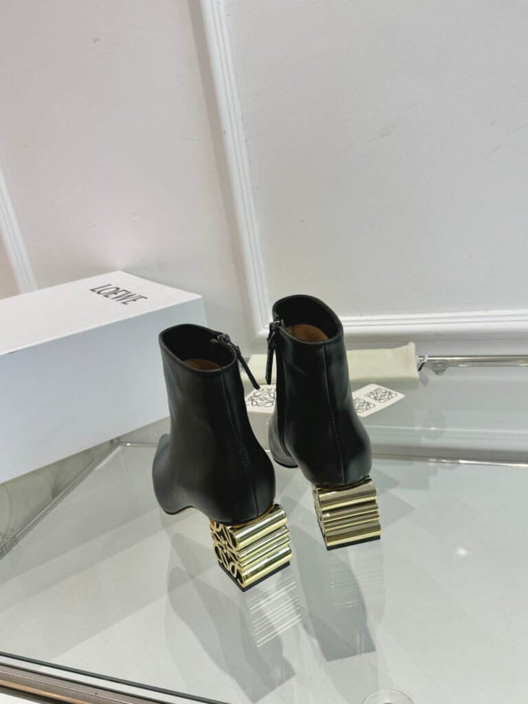 Loewe Unisex Sneakers detail 4