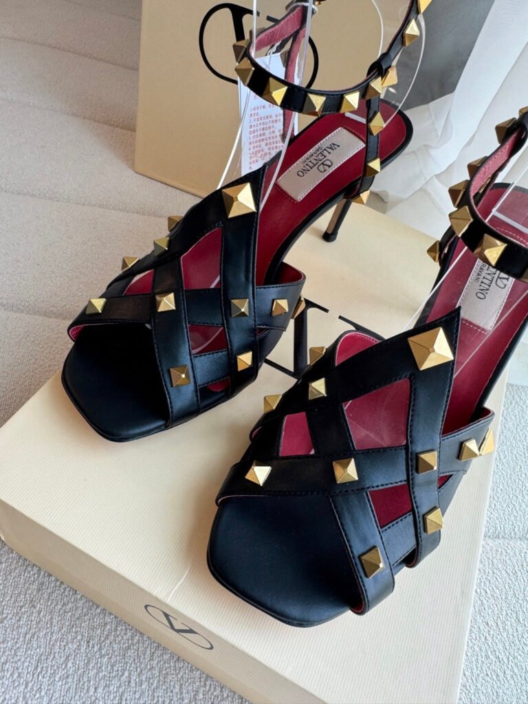 Valentino Garavani Women's High-Heel Pumps detail image 4