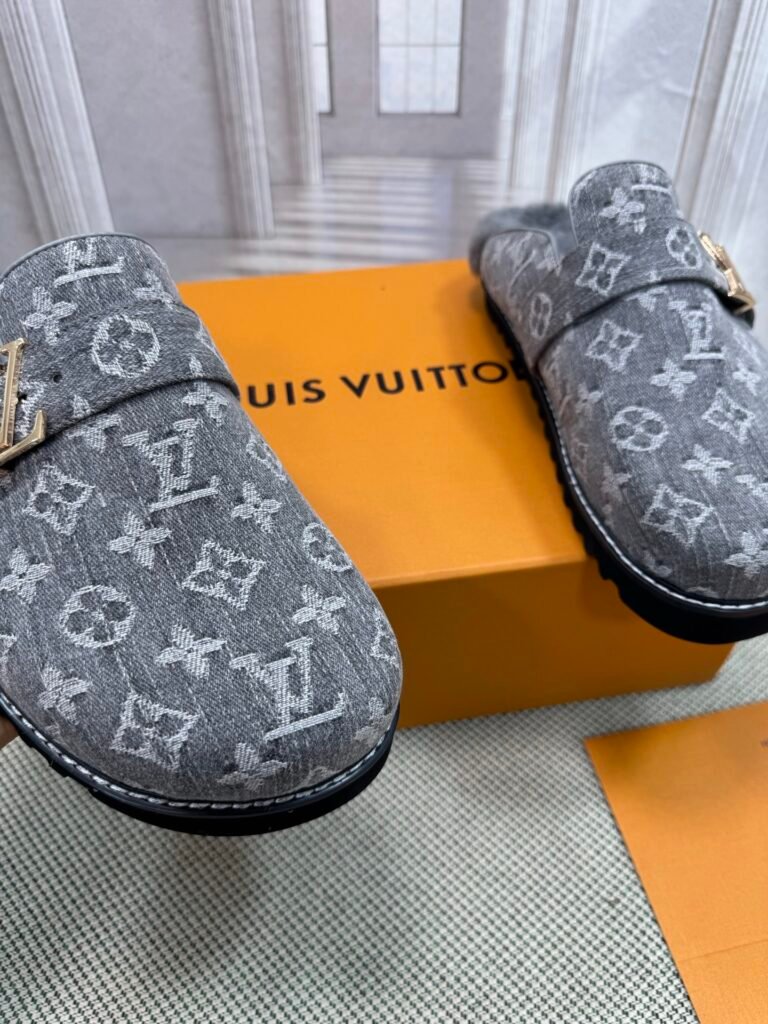 Louis Vuitton Unisex Slides detail image 4