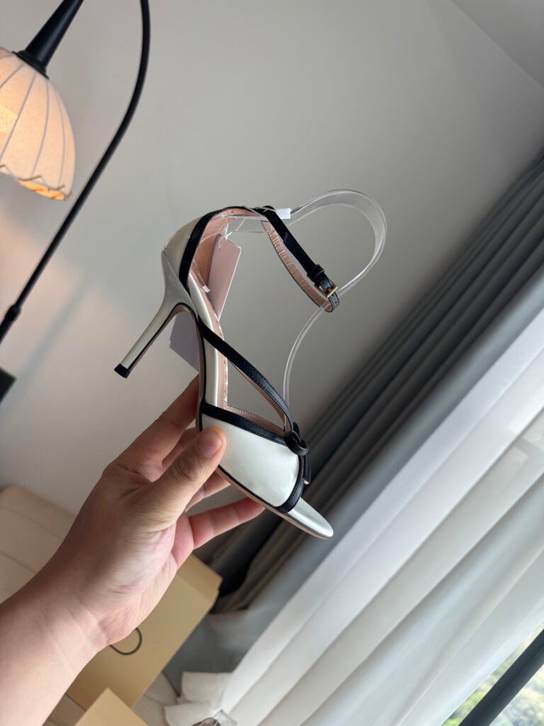 Valentino Garavani Unisex Sandals detail image 4