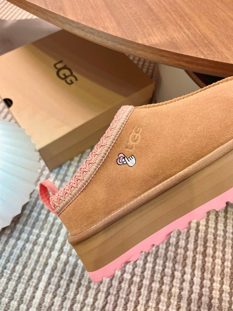 UGG Women's Snow Boots detail 4