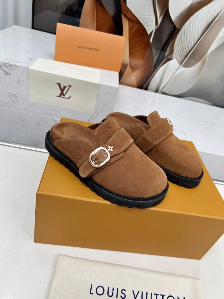 Louis Vuitton Unisex Slides detail 4