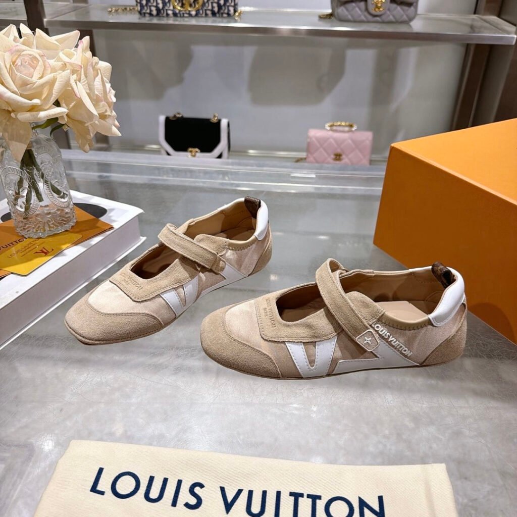 Louis Vuitton Unisex Athletic Sneakers detail image 4