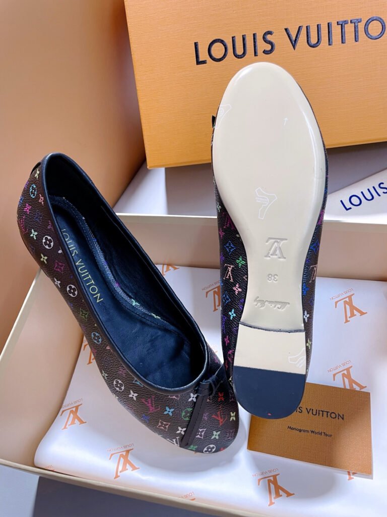 Louis Vuitton Unisex Sneakers detail image 4