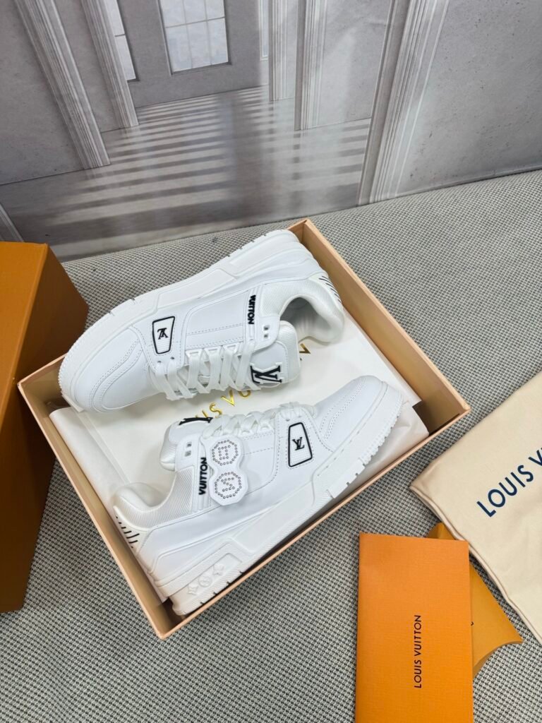 Louis Vuitton Unisex Basketball Sneakers detail image 4