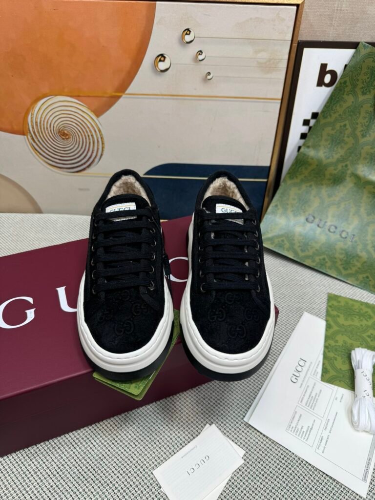 Gucci Unisex Loafers detail 4