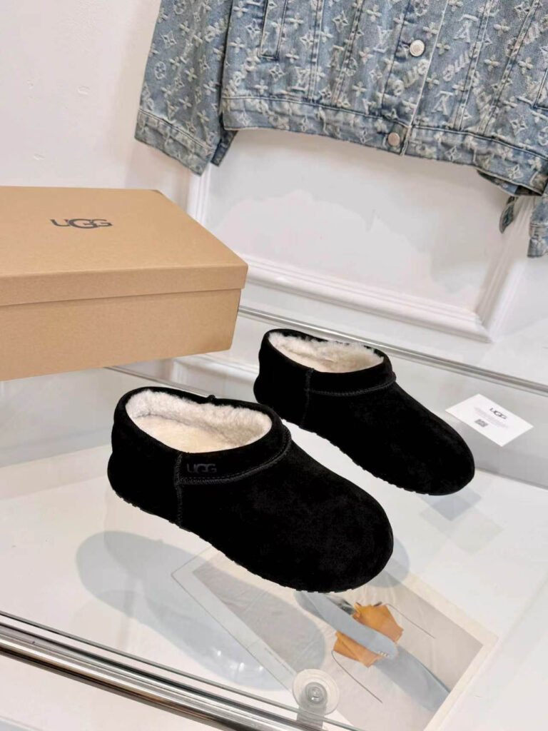 UGG Unisex Sneakers detail image 4