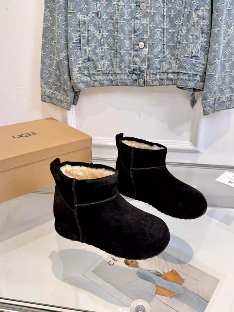 UGG Unisex Sneakers detail image 4