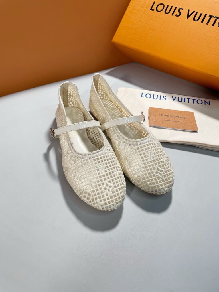 Louis Vuitton Unisex Sneakers detail image 4