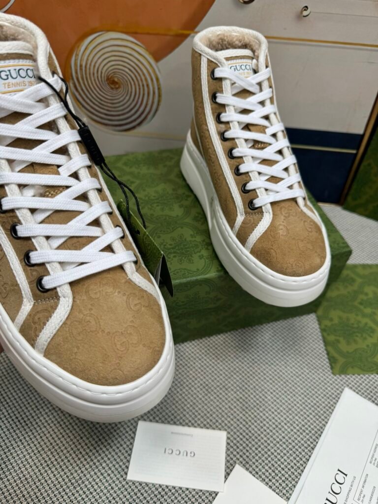 Gucci Unisex Loafers detail 4