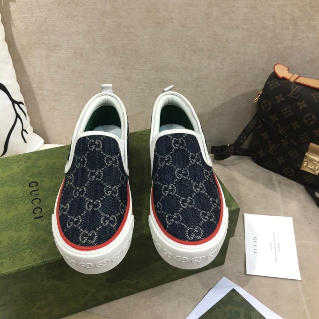 Gucci Unisex Loafers detail image 4