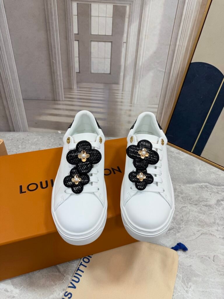 Louis Vuitton Women's White Low-Top Sneakers detail 4