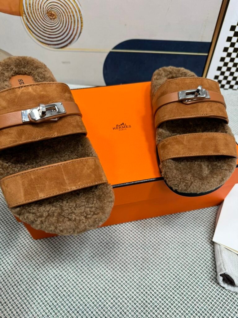 Hermès Unisex Shearling Shoes detail 4