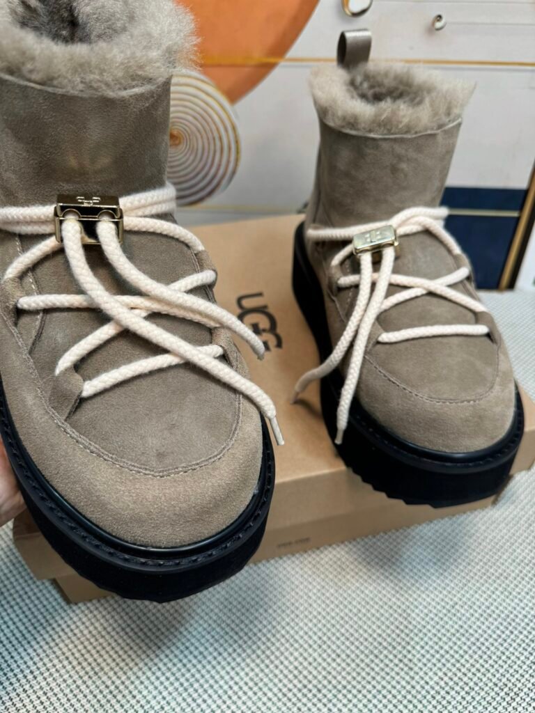 UGG Women's Snow Boots detail image 4