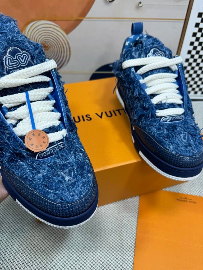 Louis Vuitton Unisex Chunky Sneakers detail 4