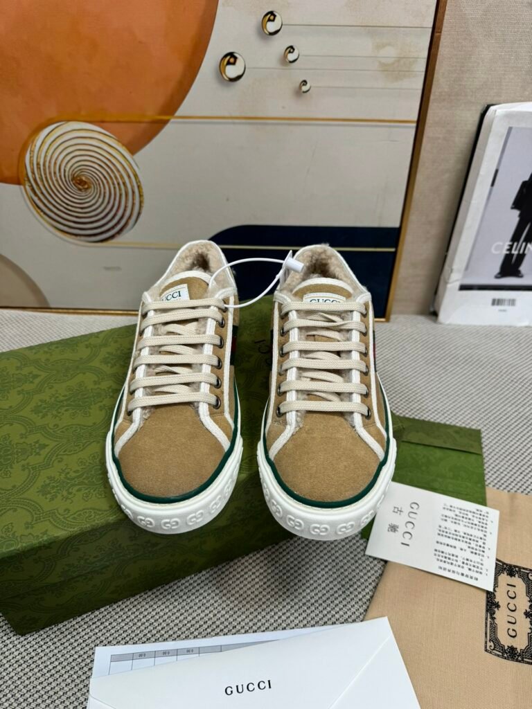 Gucci Unisex Loafers detail image 4