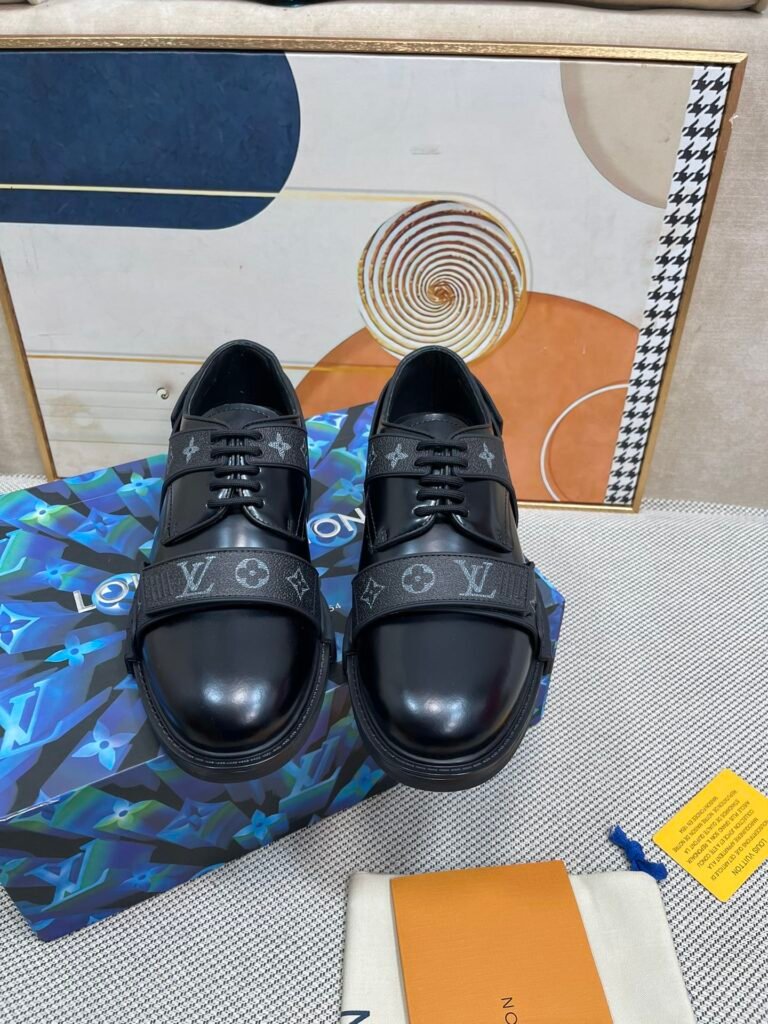 Louis Vuitton Men's Leather Dress Shoes detail image 4