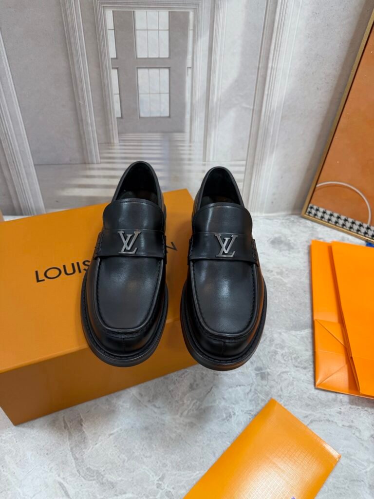 Louis Vuitton Men's Leather Dress Shoes detail image 4