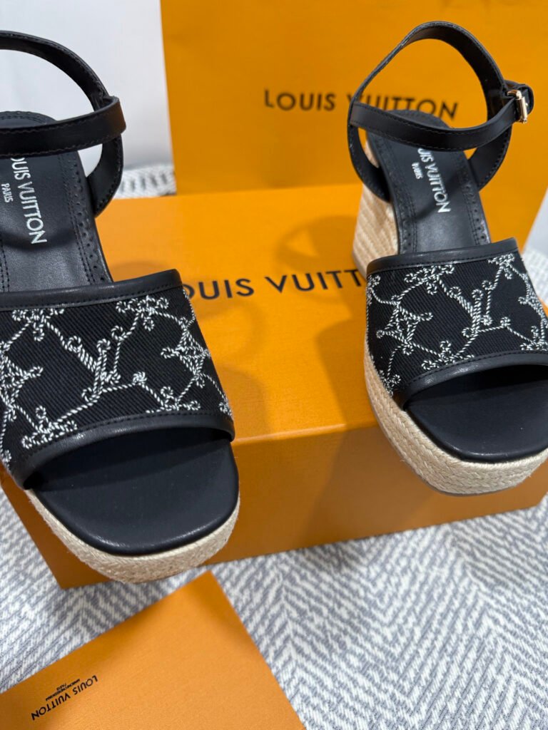 Louis Vuitton Unisex Platform Sneakers detail image 4