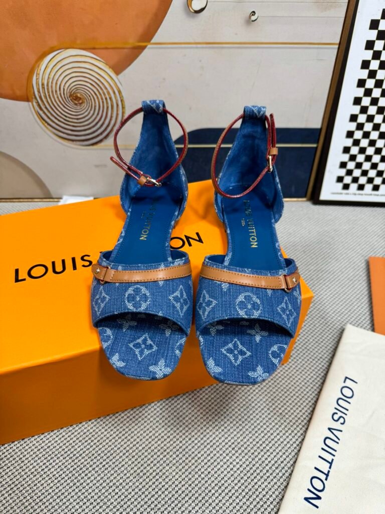 Louis Vuitton Unisex Slides detail image 4