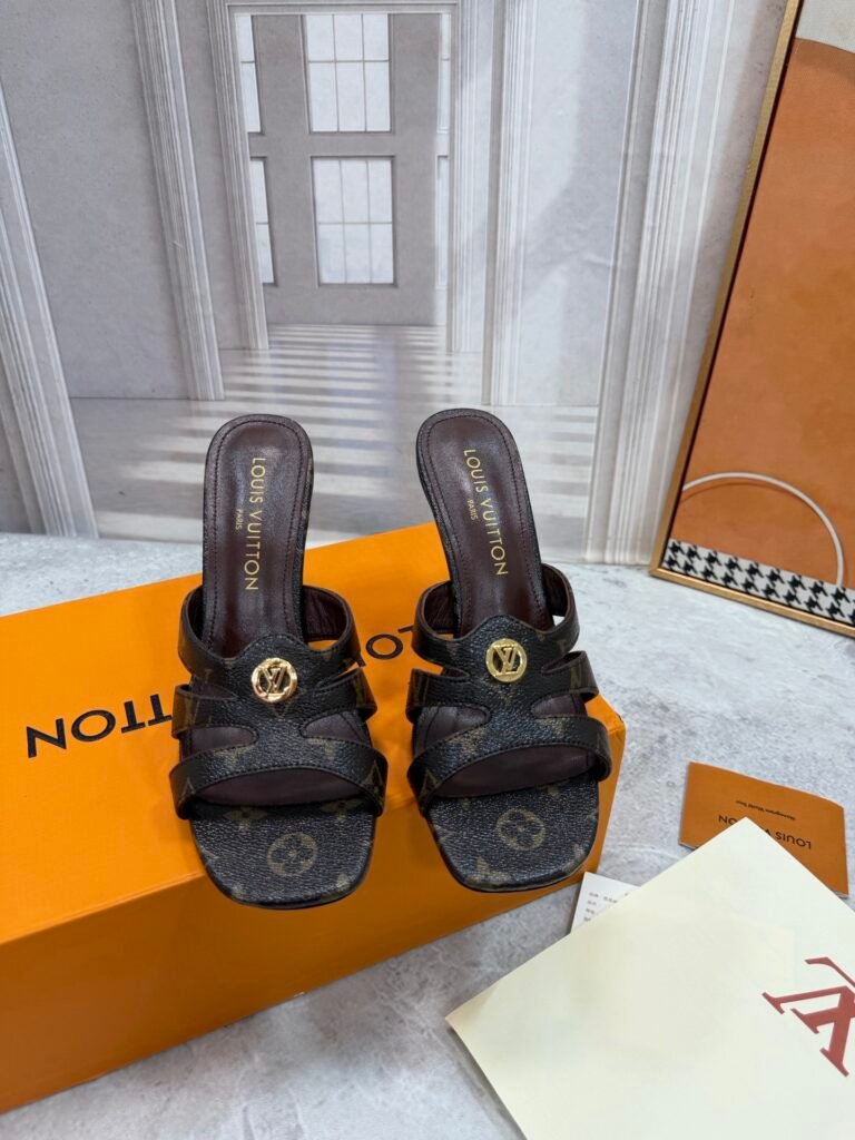 Louis Vuitton Unisex Slides detail 4