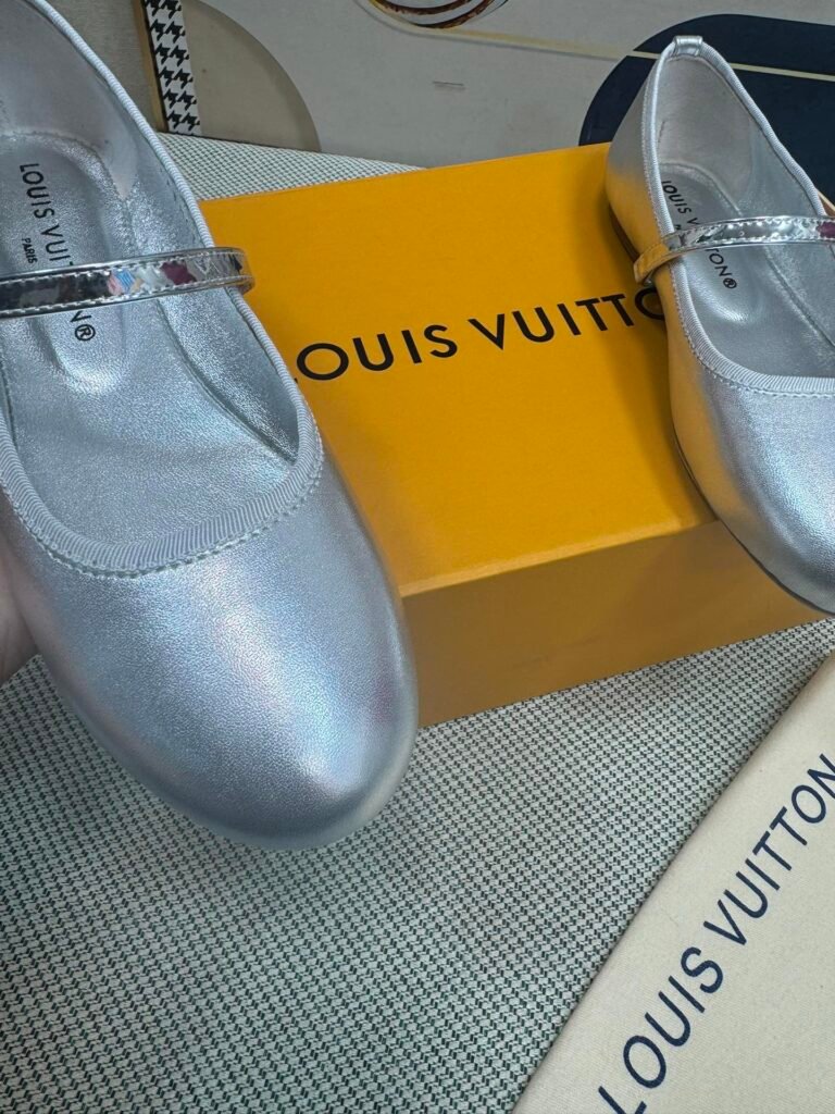 Louis Vuitton Unisex Sandals detail image 4
