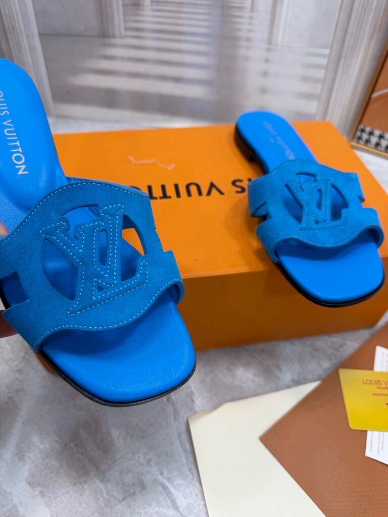 Louis Vuitton Unisex Slides detail 4