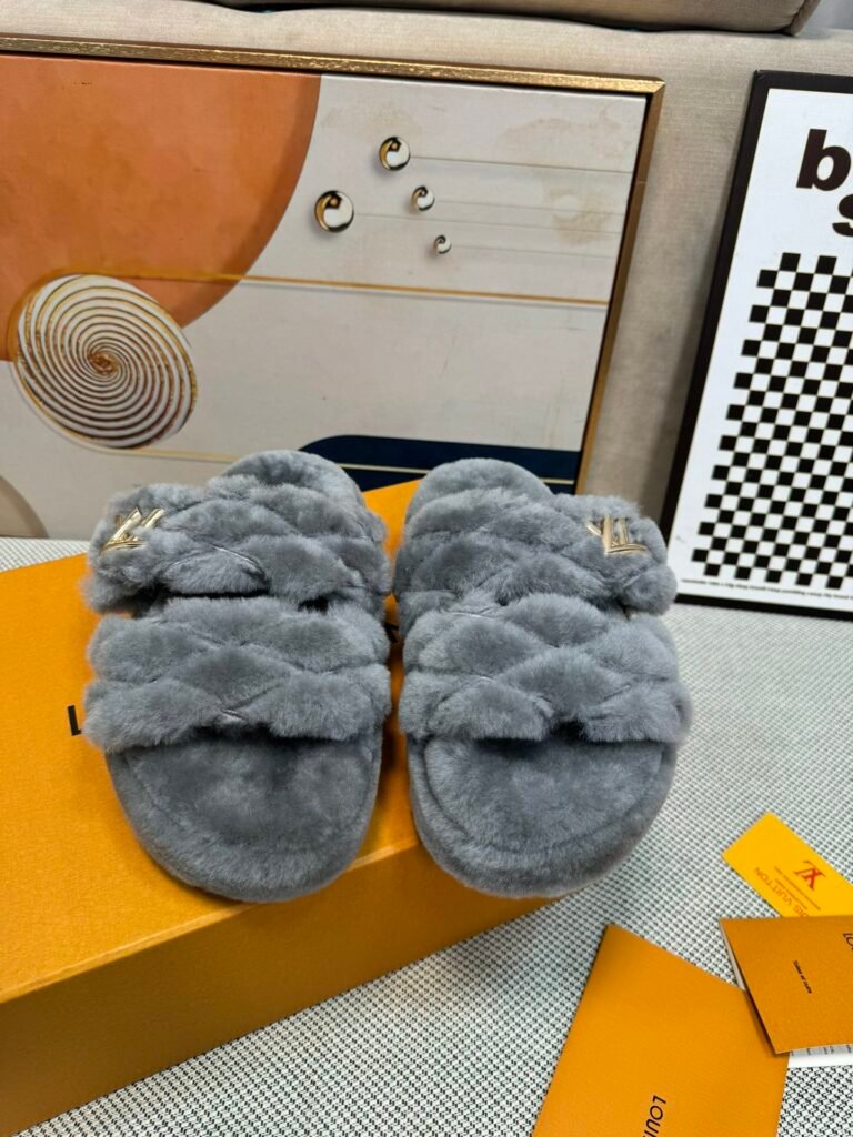 Louis Vuitton Unisex Shearling Shoes detail 4