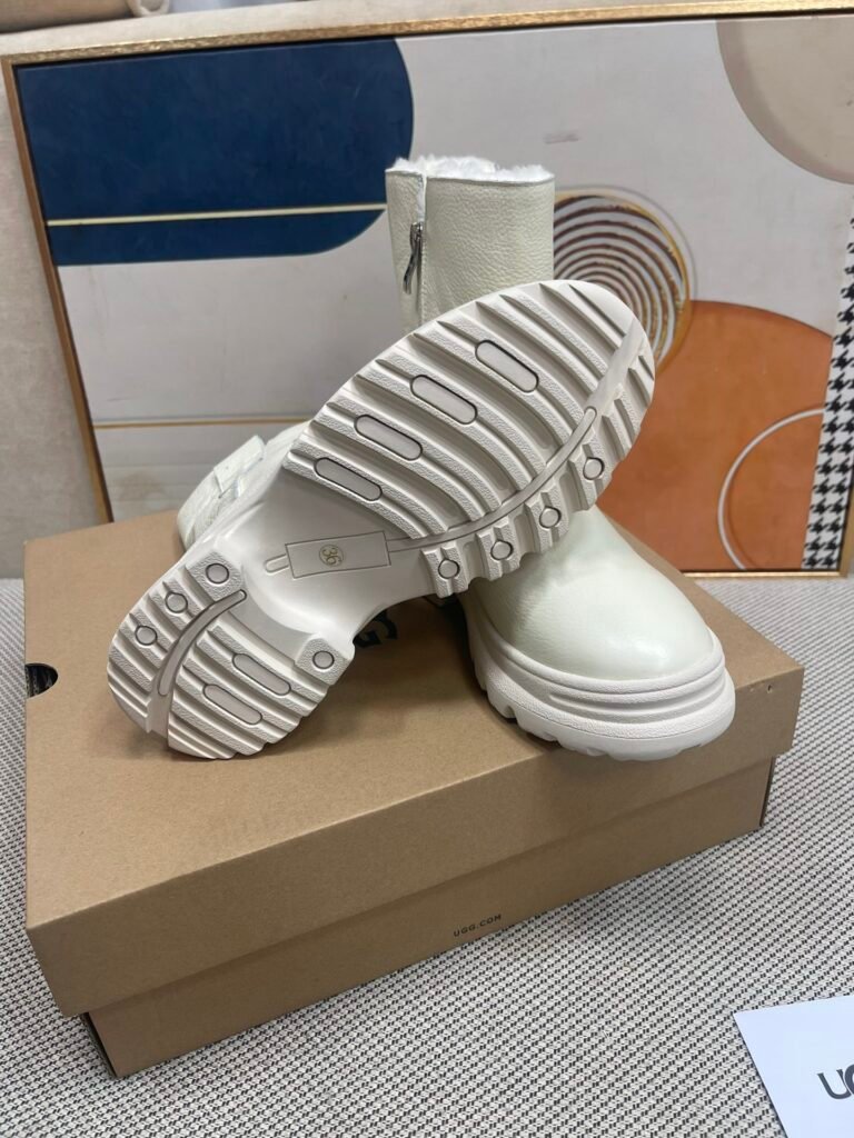 UGG Women's Snow Boots detail image 4