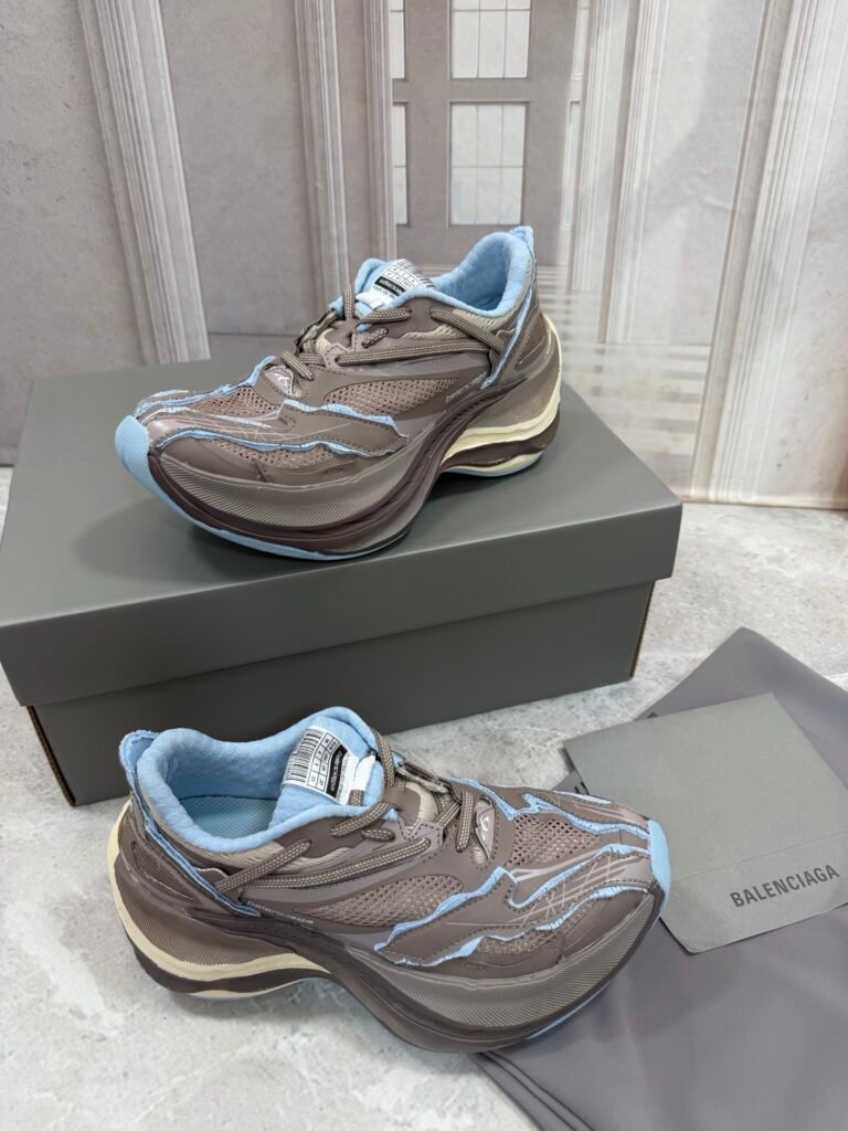 Balenciaga Unisex Distressed Sneakers detail image 4