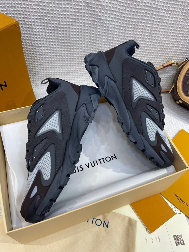 Louis Vuitton Unisex Athletic Sneakers detail image 4