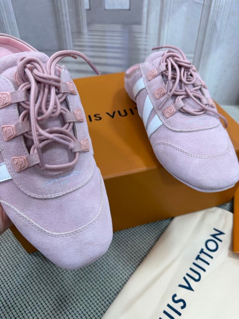 Gucci Women's Athletic Sneakers detail 4