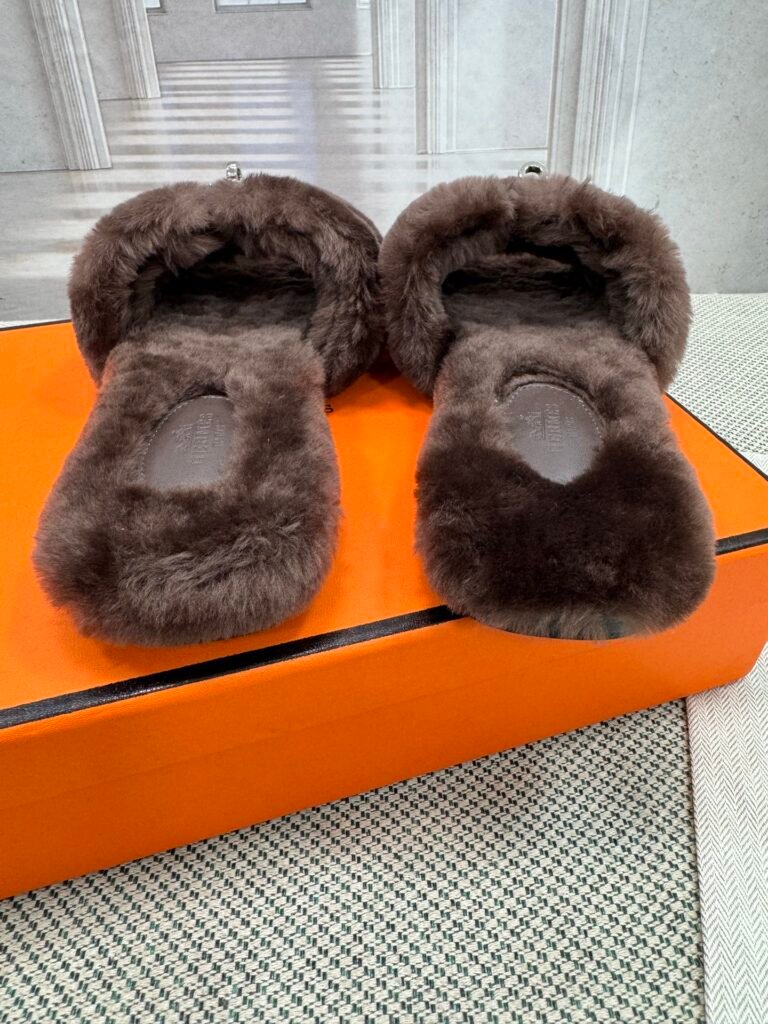 Hermès Unisex Slides detail 4
